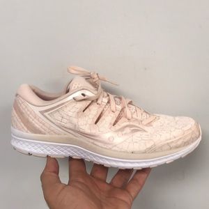 Saucony guide iso used like new